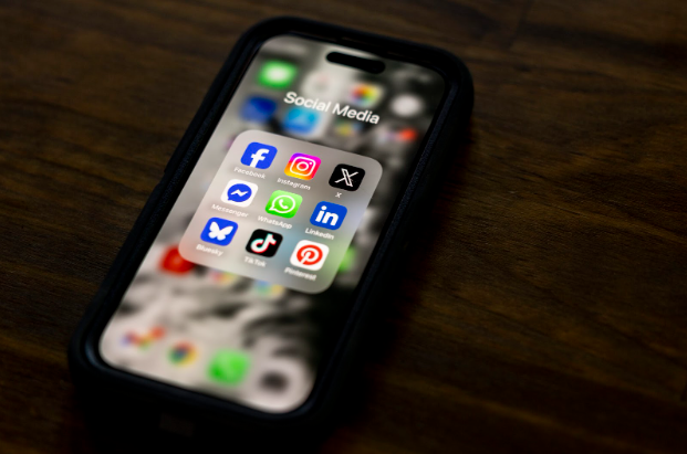 Proyecto de ley de NJ sanciona a redes sociales que promocionan productos dietéticos para niños