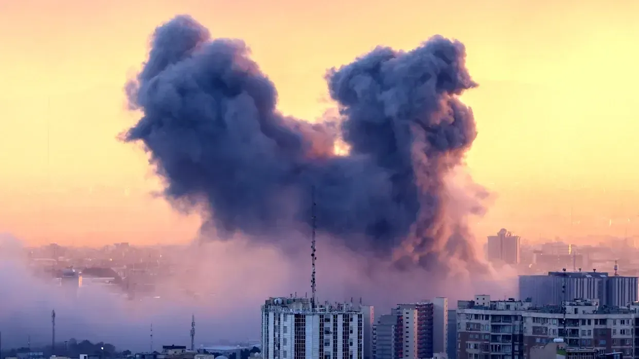 Trump Exige la "Rendición Incondicional" de Irán Mientras Teherán Desafía Amenaza de Invasión Terrestre en Medio de Intensos Ataques